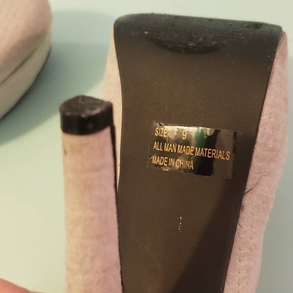 Snakeskin design, platform heels, size 9 - Picture 6 of 7